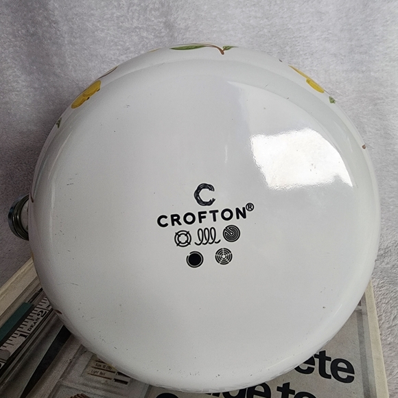 Crofton 2.3 Qt. Porcelain Enamel Teakettle, White With Lemon Vintage 50s Styled - Picture 4 of 8